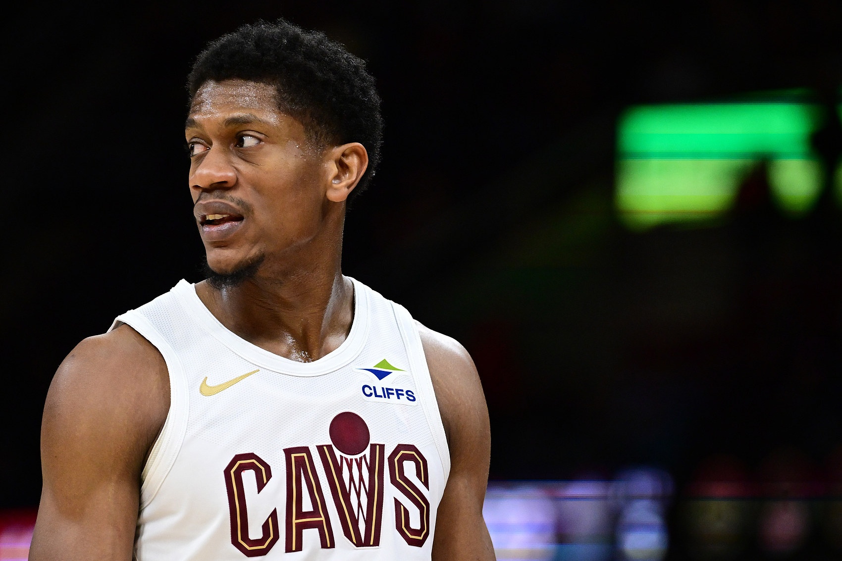 注册下载-很坚决！格威强打造亨特犯规 骑士挑战成功改判进攻犯规