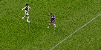 1650499396390087928.gif 二比零.gif