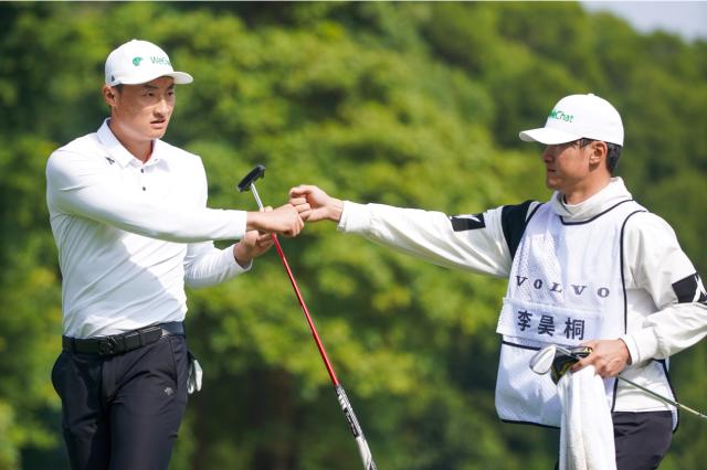 沃尔沃中国公开赛李昊桐回暖：昨天的红袜子不灵啊